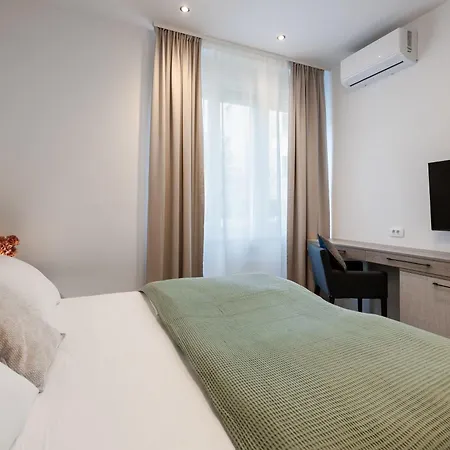 Gabi- New , 5 Min Walk From Diocletian S Palace דירה *