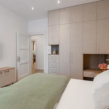 Gabi- New , 5 Min Walk From Diocletian S Palace *