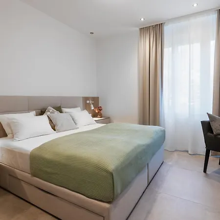 Gabi- New , 5 Min Walk From Diocletian S Palace Διαμέρισμα
