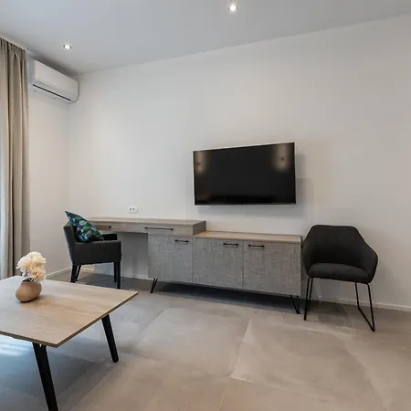 Διαμέρισμα Gabi- New , 5 Min Walk From Diocletian S Palace *