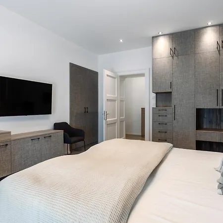 Gabi- New , 5 Min Walk From Diocletian S Palace Appartement