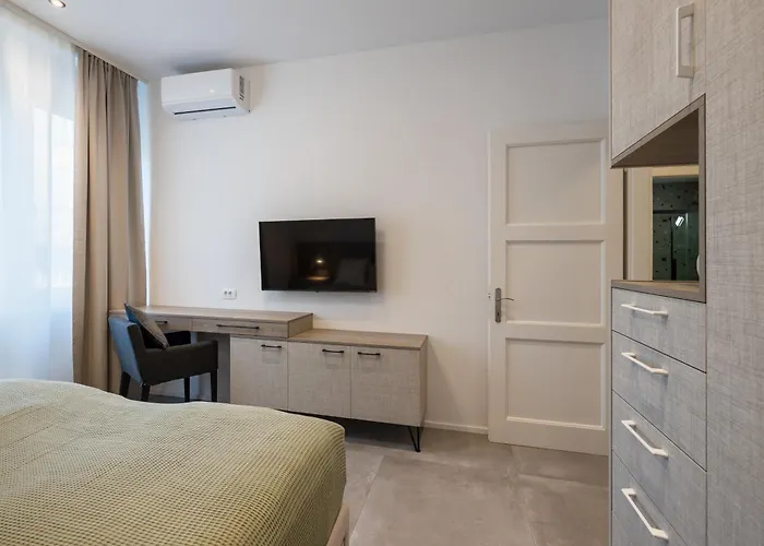 Gabi- New , 5 Min Walk From Diocletian S Palace Апартаменты
