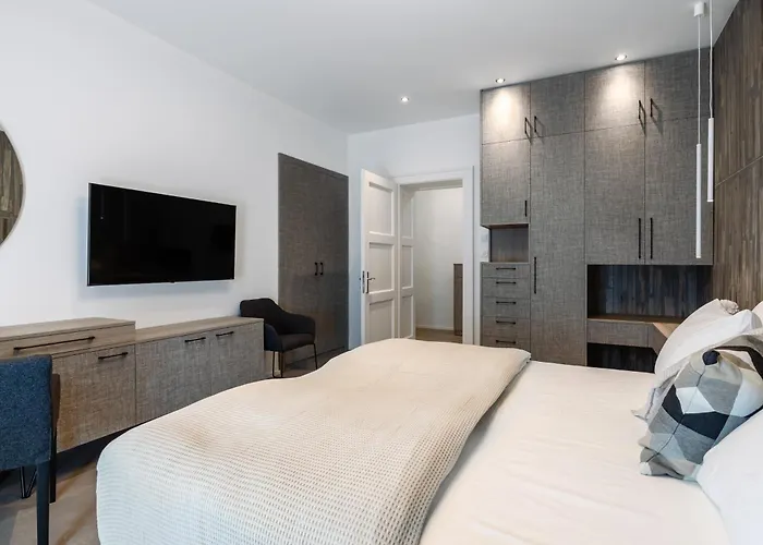 Gabi- New , 5 Min Walk From Diocletian S Palace Апартаменты